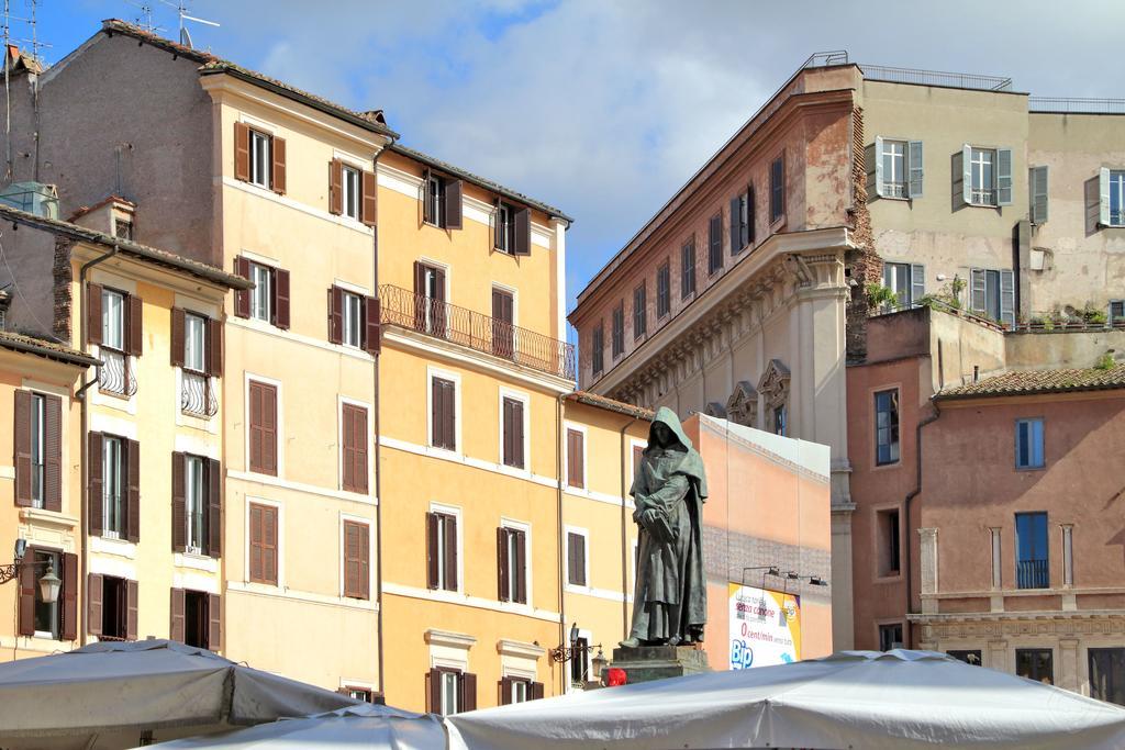 Navona Boutique *